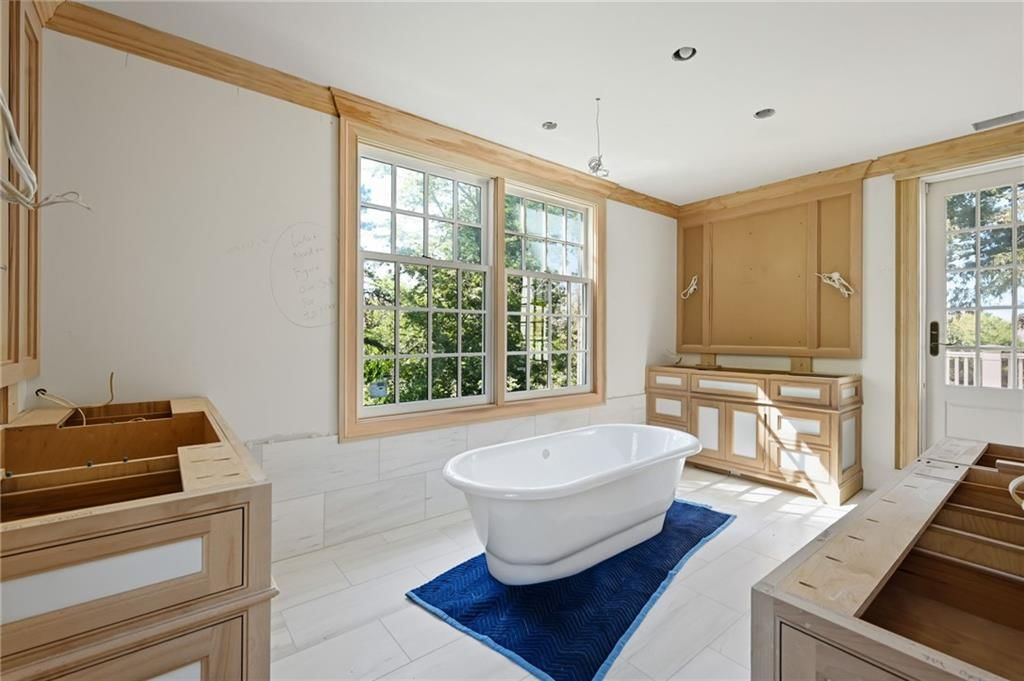 Photo 19: freestanding tub, 6632 Wenonga Road, Mission Hills, KS 66208