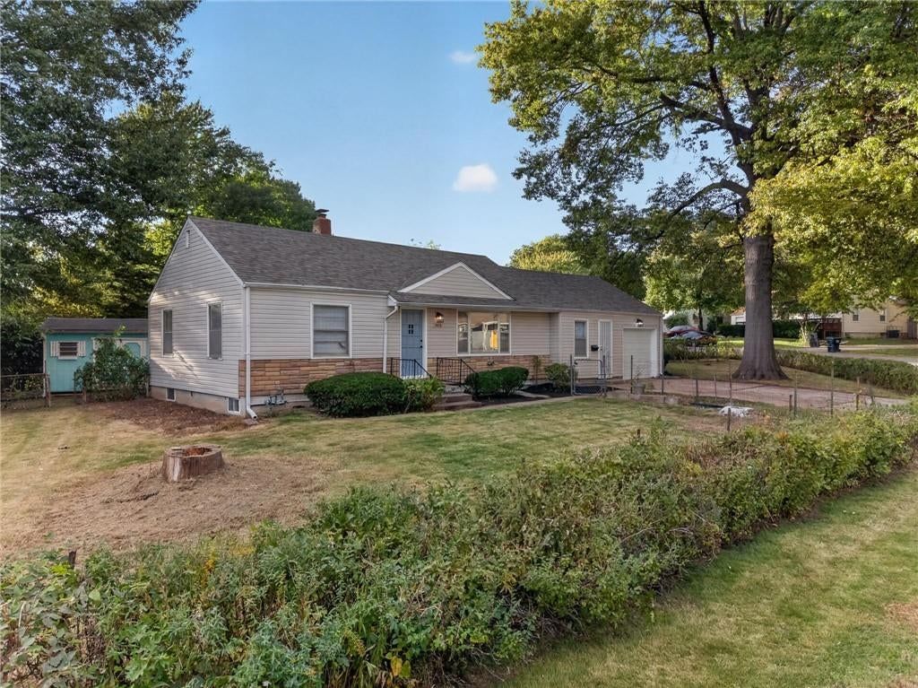 Photo 4 of 33 - 3418 S Home Avenue, Independence, MO 64052
