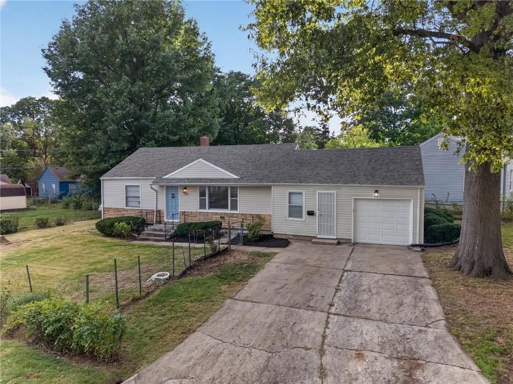 3418 S Home Avenue, Independence, MO: listing photo 2