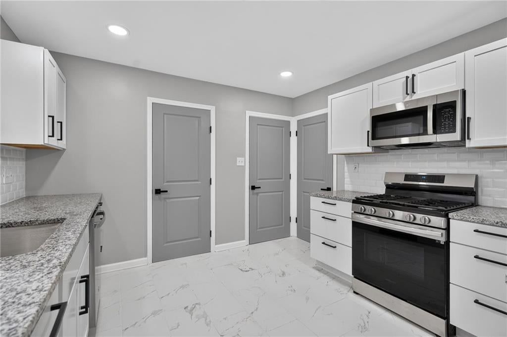 Photo 11 of 33 - 3418 S Home Avenue, Independence, MO 64052