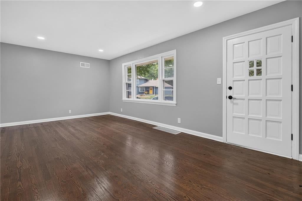 Photo 6 of 33 - 3418 S Home Avenue, Independence, MO 64052