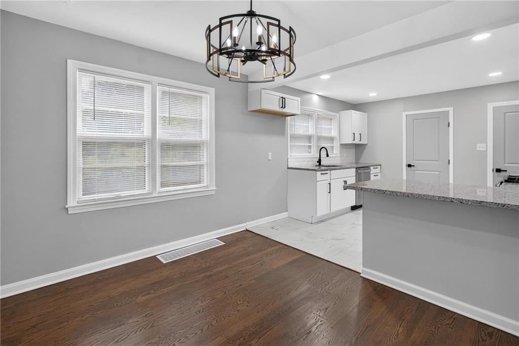 Photo 10 of 33 - 3418 S Home Avenue, Independence, MO 64052