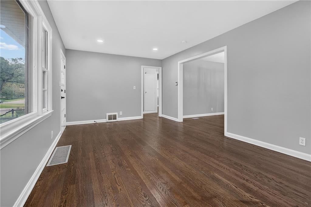 Photo 7 of 33 - 3418 S Home Avenue, Independence, MO 64052