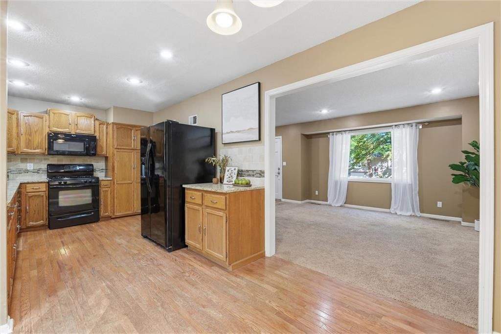 Photo 10: open floor plan, 1819 S Stagecoach Drive, Olathe, KS 66062