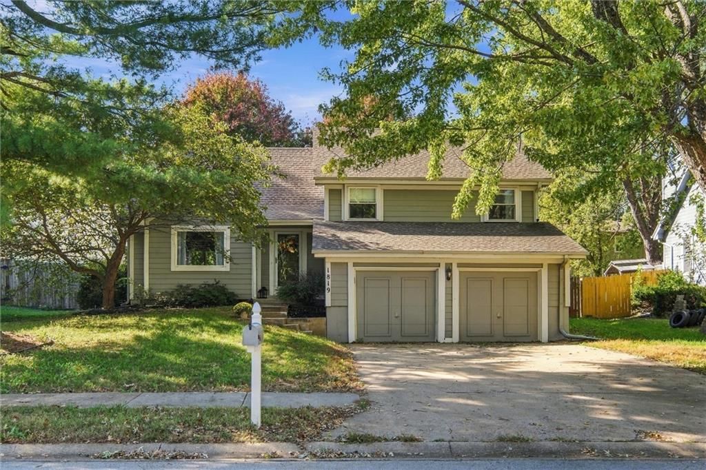 1819 S Stagecoach Drive, Olathe, KS