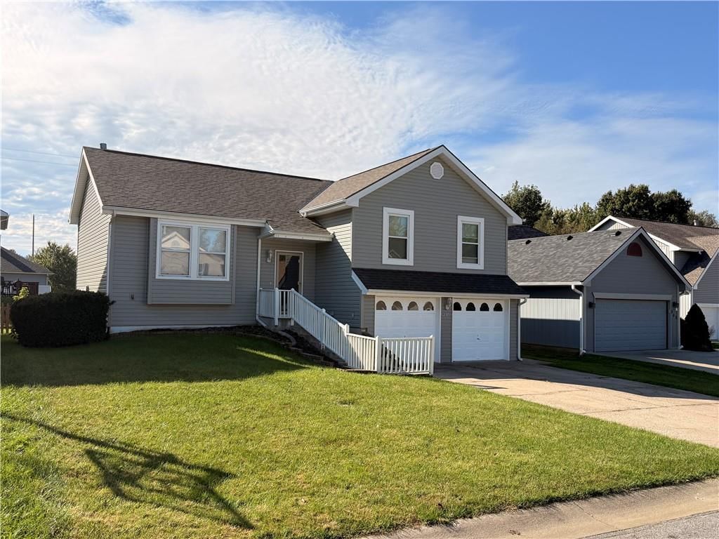 905 Village Street, Leavenworth, KS: listing photo 3