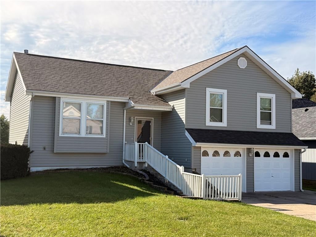 905 Village Street, Leavenworth, KS: listing photo 2