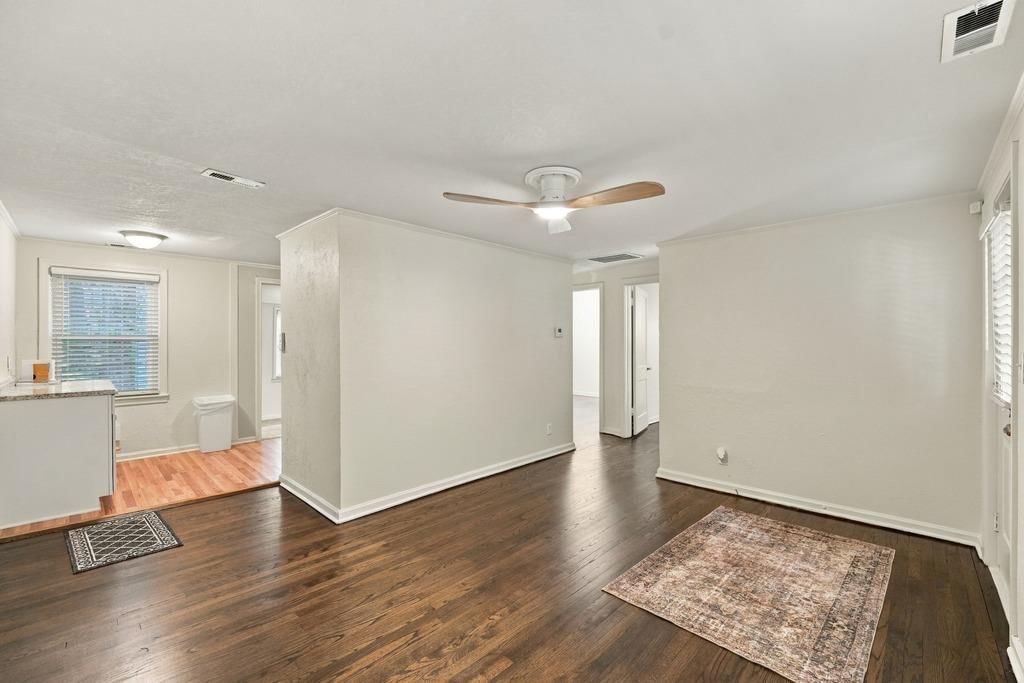 Photo 6 of 27 - 7709 Oak Street