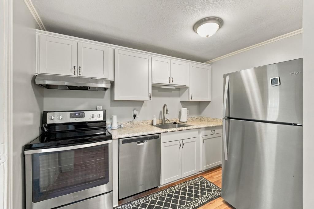 Photo 9 of 27 - 7709 Oak Street