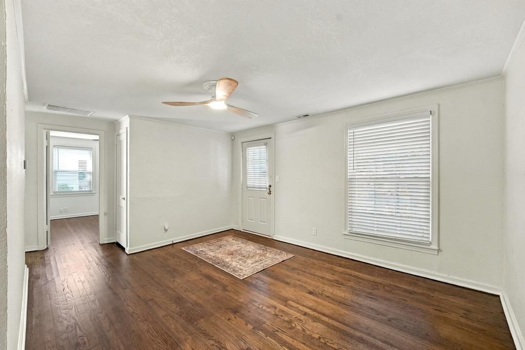 Photo 7 of 27 - 7709 Oak Street