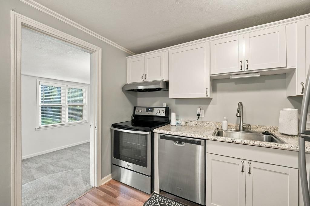 Photo 12 of 27 - 7709 Oak Street