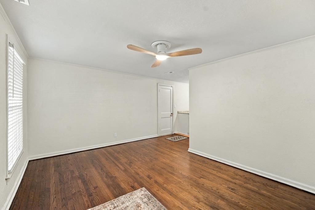 Photo 4 of 27 - 7709 Oak Street