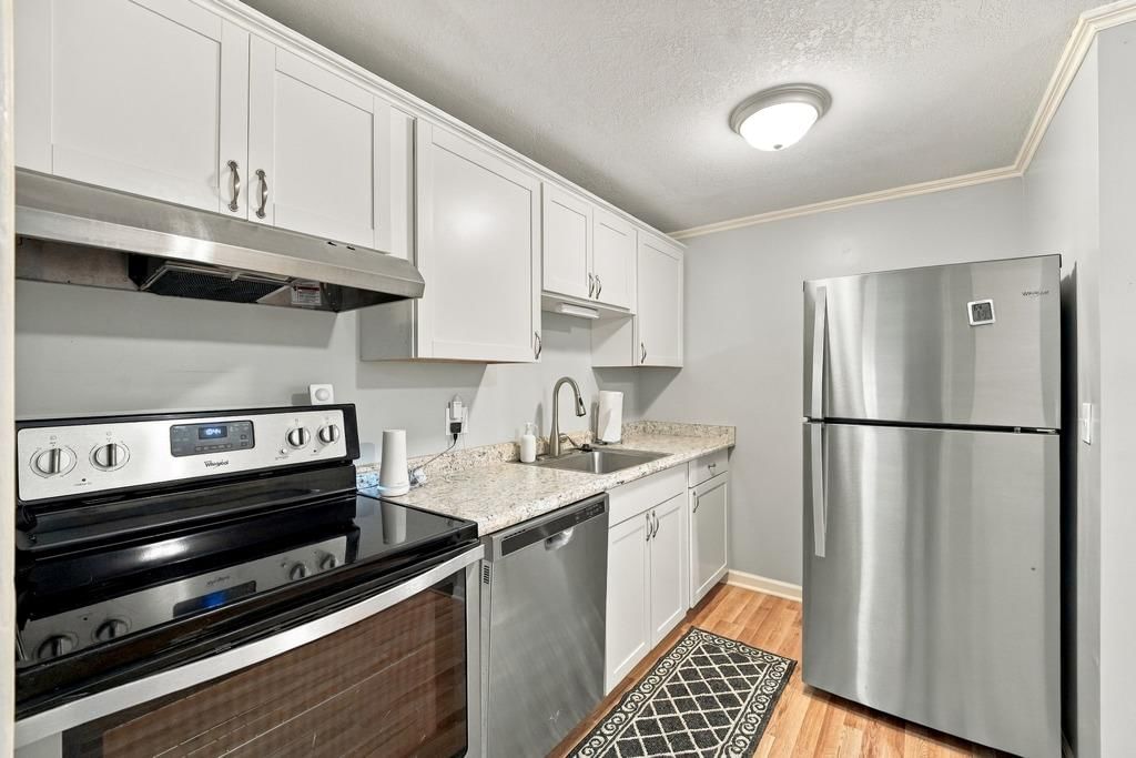 Photo 11 of 27 - 7709 Oak Street