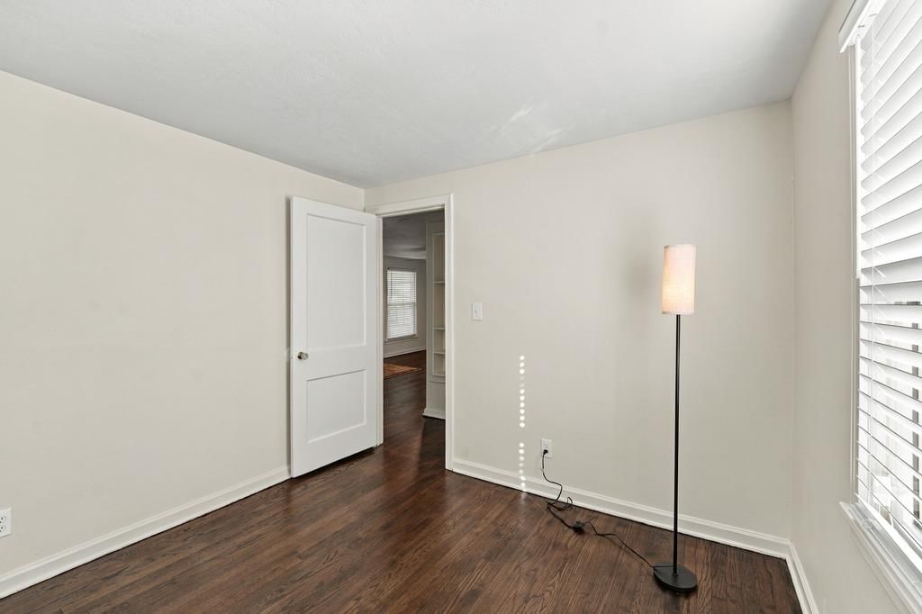 Photo 21 of 27 - 7709 Oak Street