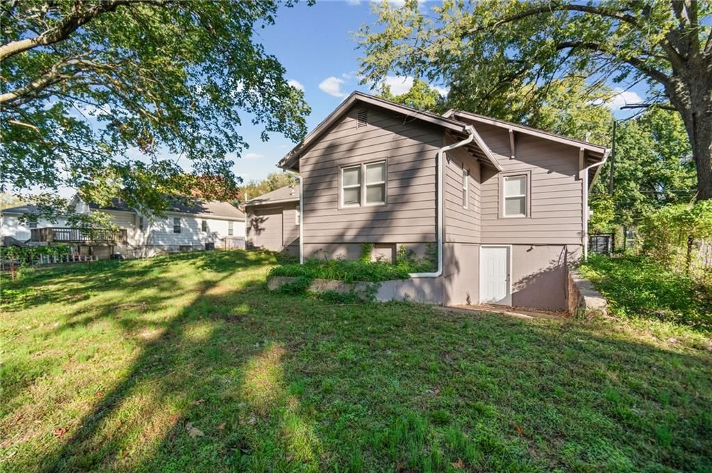 Photo 24 of 25 - 10213 E 71st Terrace, Raytown, MO 64133