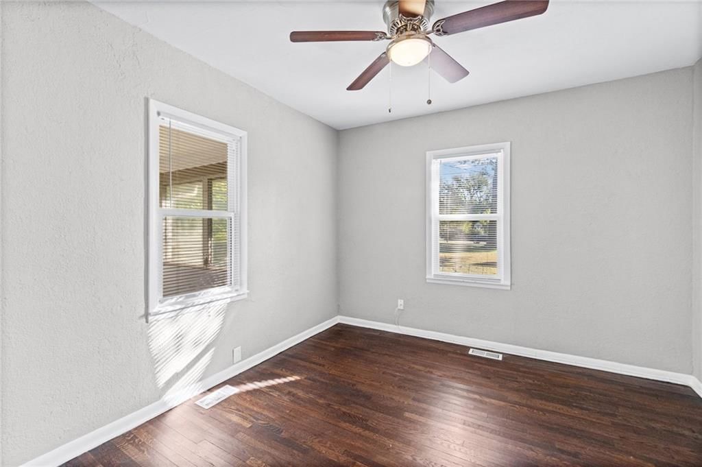 Photo 16 of 25 - 10213 E 71st Terrace, Raytown, MO 64133