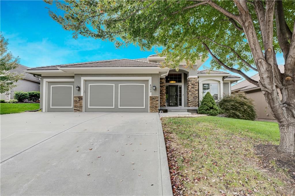 4323 NE Park Trails Court, Lee's Summit, MO 64064