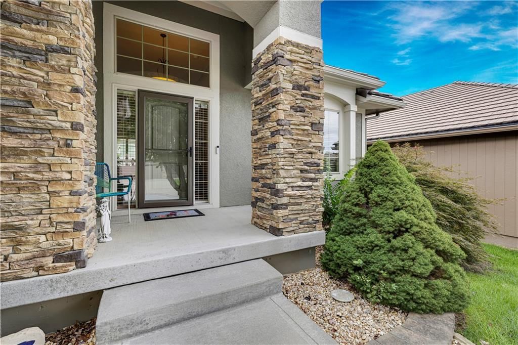 4323 NE Park Trails Court, Lee's Summit, MO: listing photo 3