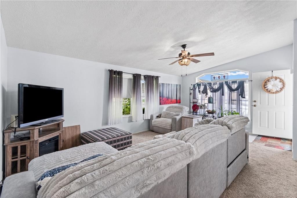 921 NE White Oaks Lane, Oak Grove, MO: listing photo 3