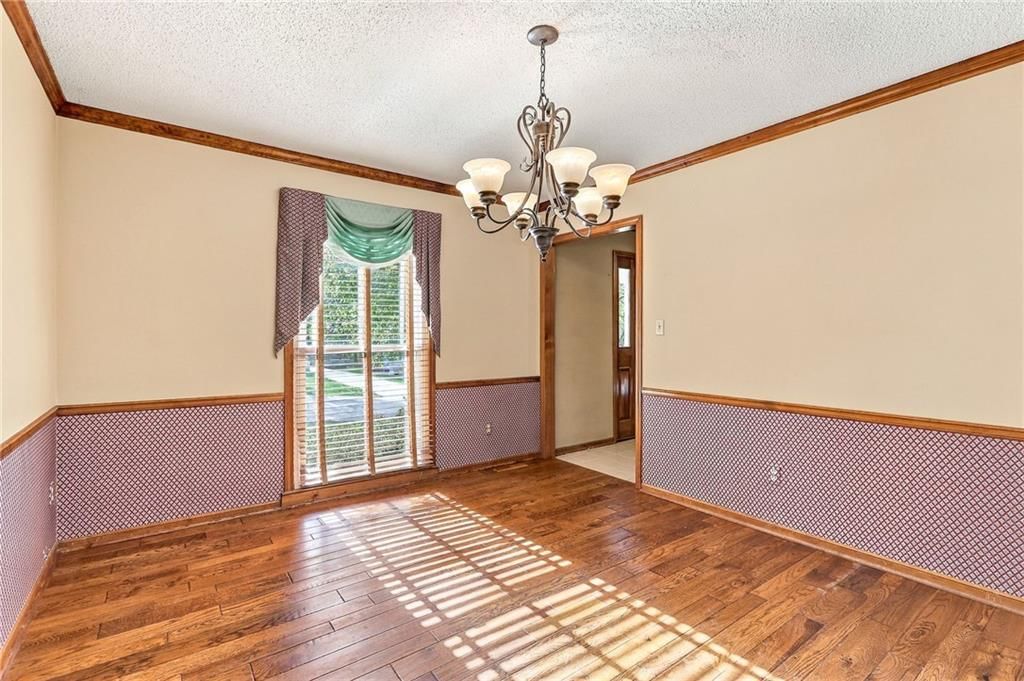 Wall of windows and accent wall at 17612 E 48th Terrace Court S, Independence, MO 64055