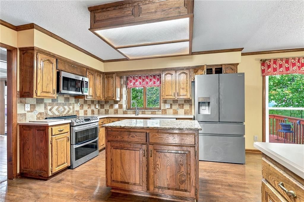 Photo 12 of 53 - 17612 E 48th Terrace Court S, Independence, MO 64055