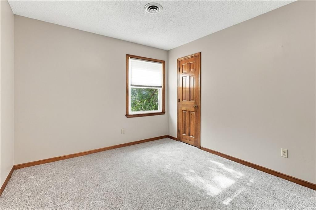Photo 38 of 53 - 17612 E 48th Terrace Court S, Independence, MO 64055