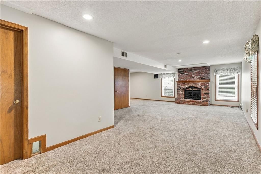 Photo 41 of 53 - 17612 E 48th Terrace Court S, Independence, MO 64055