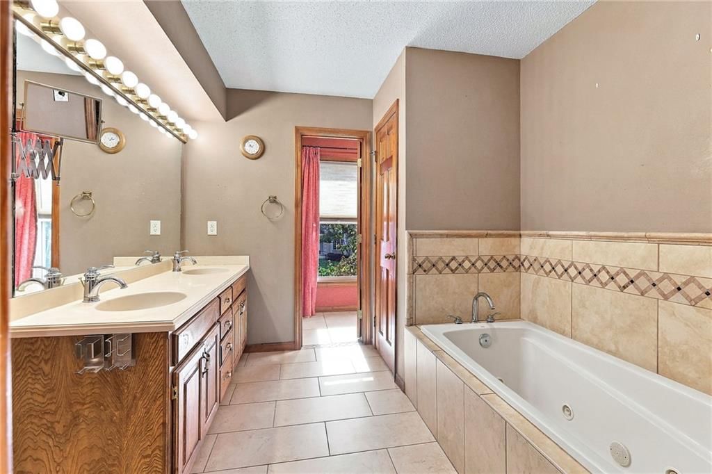 Photo 30 of 53 - 17612 E 48th Terrace Court S, Independence, MO 64055