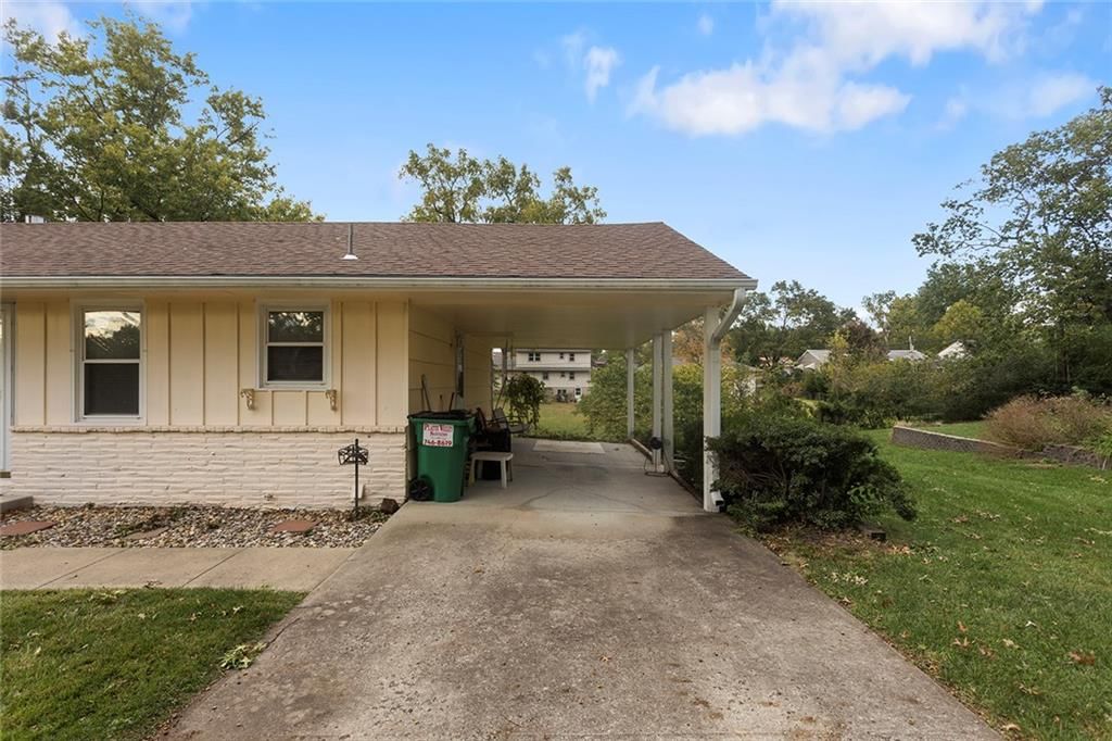 Covered patio and concrete driveway at 2 NE 62 Terrace, Gladstone, MO 64118