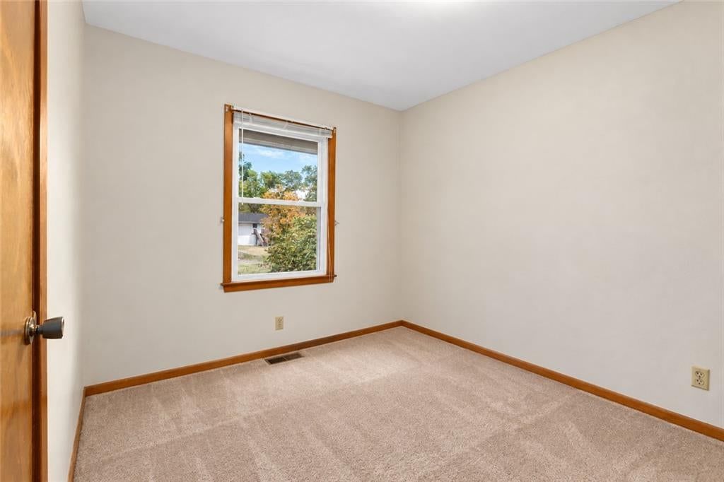 Photo 29 of 39 - 2 NE 62 Terrace, Gladstone, MO 64118