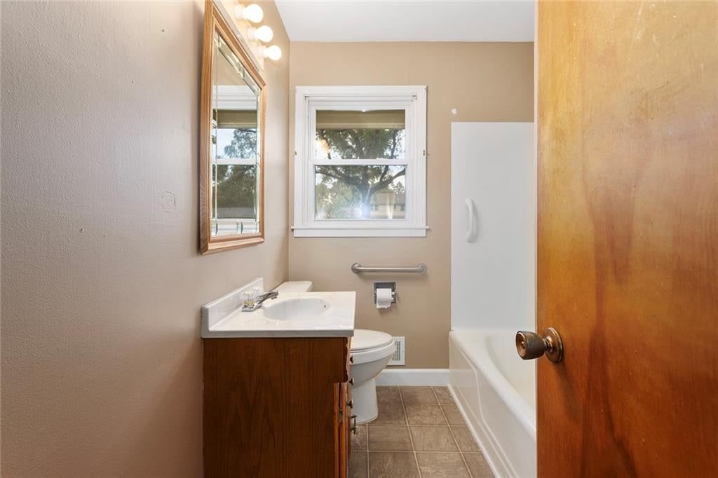 Photo 30 of 39 - 2 NE 62 Terrace, Gladstone, MO 64118