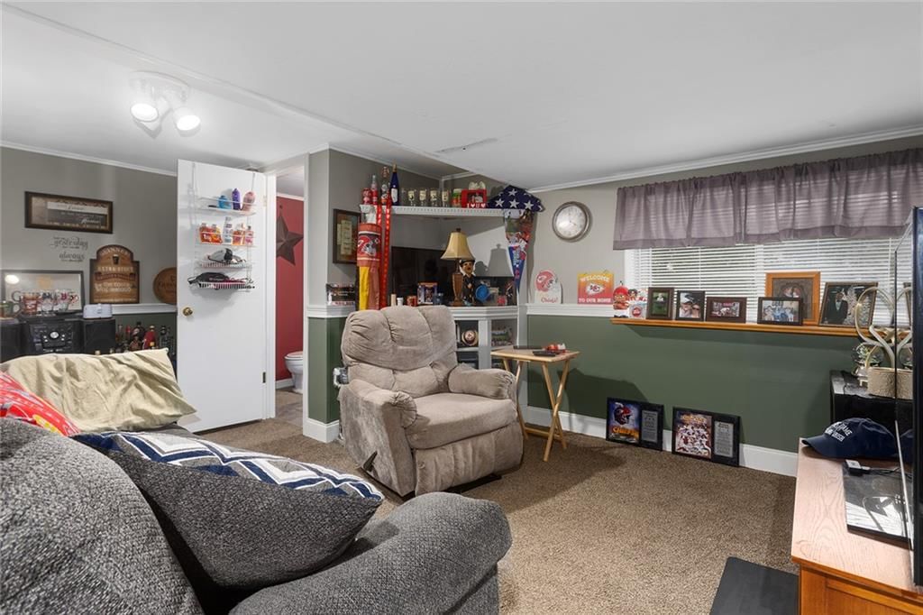 Built-ins at 2 NE 62 Terrace, Gladstone, MO 64118