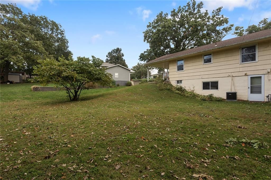 Photo 36 of 39 - 2 NE 62 Terrace, Gladstone, MO 64118