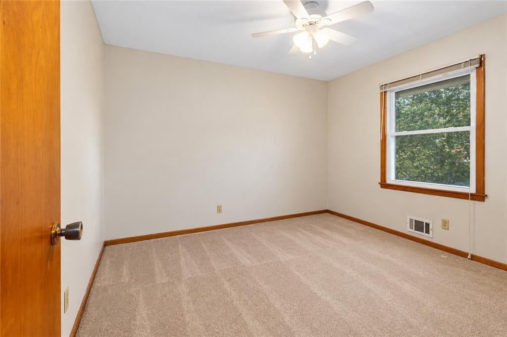 Carpet at 2 NE 62 Terrace, Gladstone, MO 64118