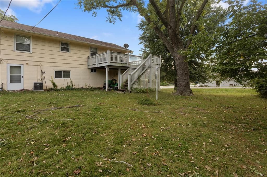Deck and composite deck at 2 NE 62 Terrace, Gladstone, MO 64118
