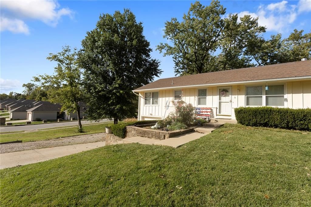 2 NE 62 Terrace, Gladstone, MO: listing photo 2