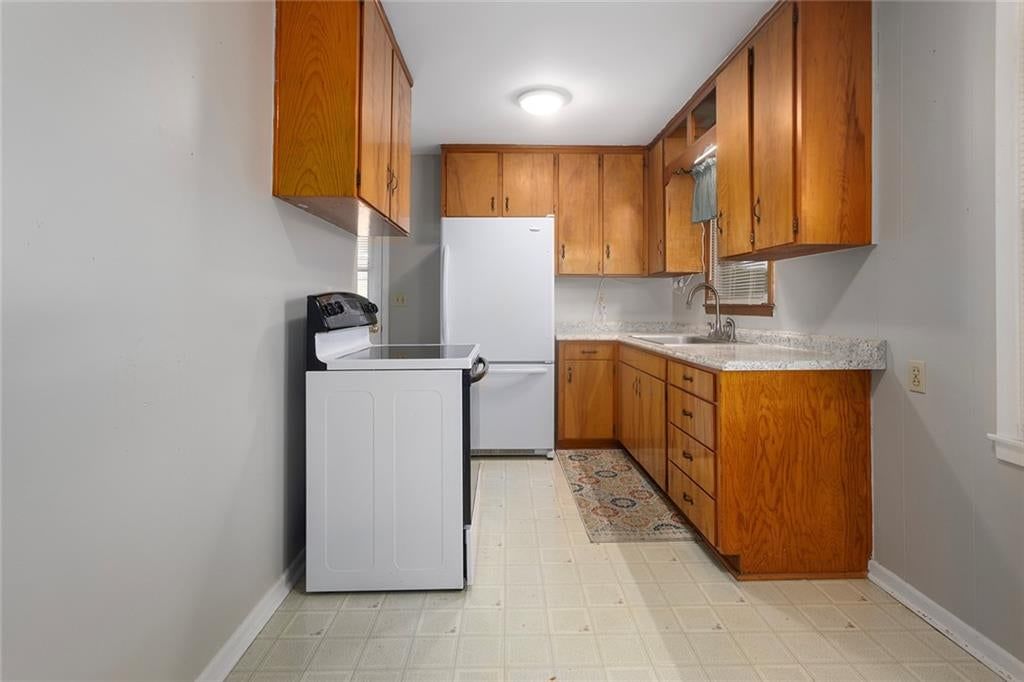 Kitchen backsplash at 2 NE 62 Terrace, Gladstone, MO 64118