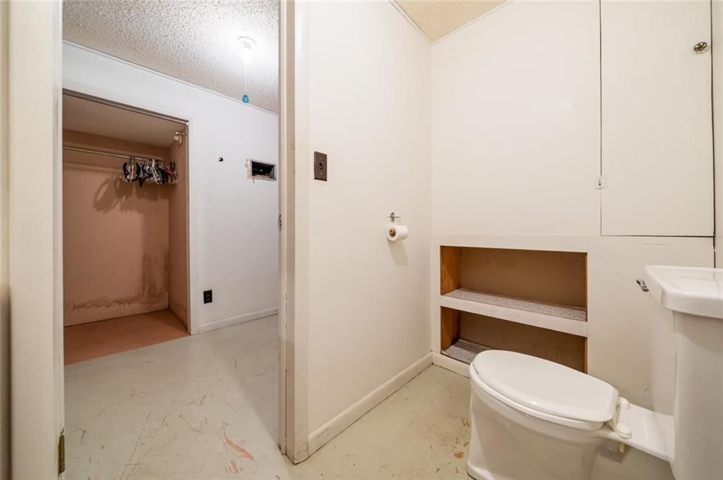 Photo 15 of 28 - 705 SW Mitchell Street, Oak Grove, MO 64075