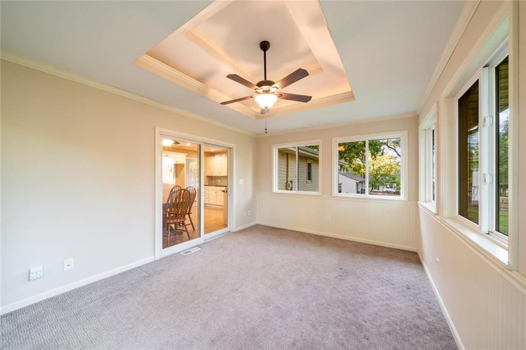 Photo 5 of 28 - 705 SW Mitchell Street, Oak Grove, MO 64075