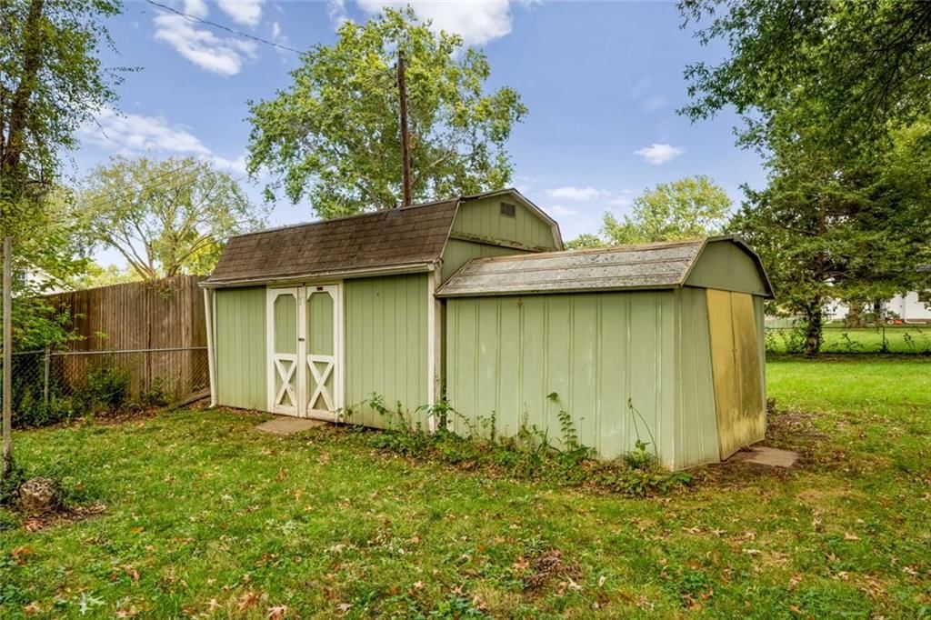 Fenced yard and wood fence at 705 SW Mitchell Street, Oak Grove, MO 64075