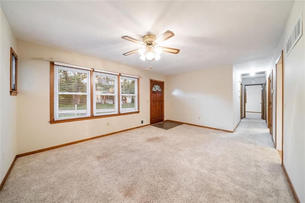 Photo 7 of 28 - 705 SW Mitchell Street, Oak Grove, MO 64075