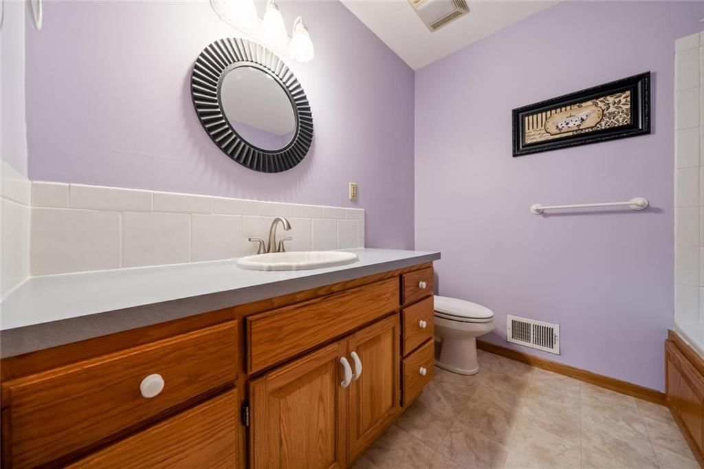 Photo 13 of 28 - 705 SW Mitchell Street, Oak Grove, MO 64075