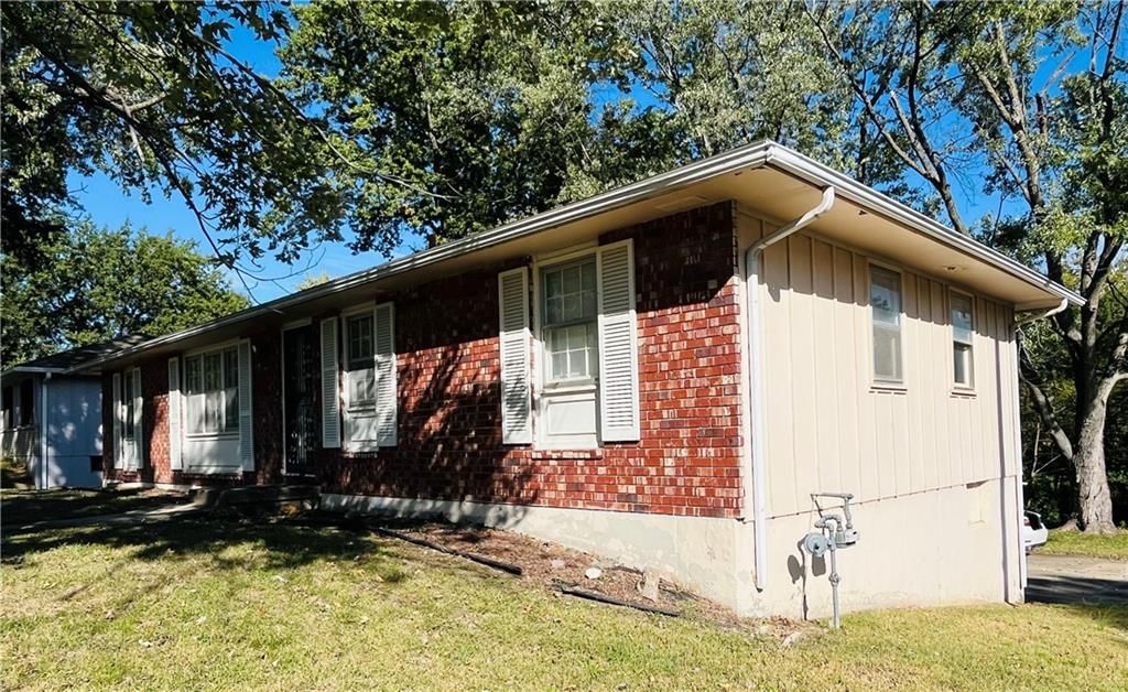 3829 Stonewall Court, Independence, MO: listing photo 2