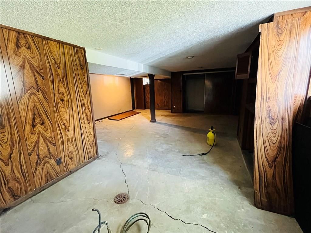 Photo 14 of 34 - 3829 Stonewall Court, Independence, MO 64055