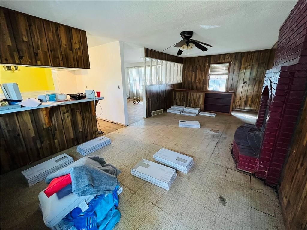 Open floor plan at 3829 Stonewall Court, Independence, MO 64055