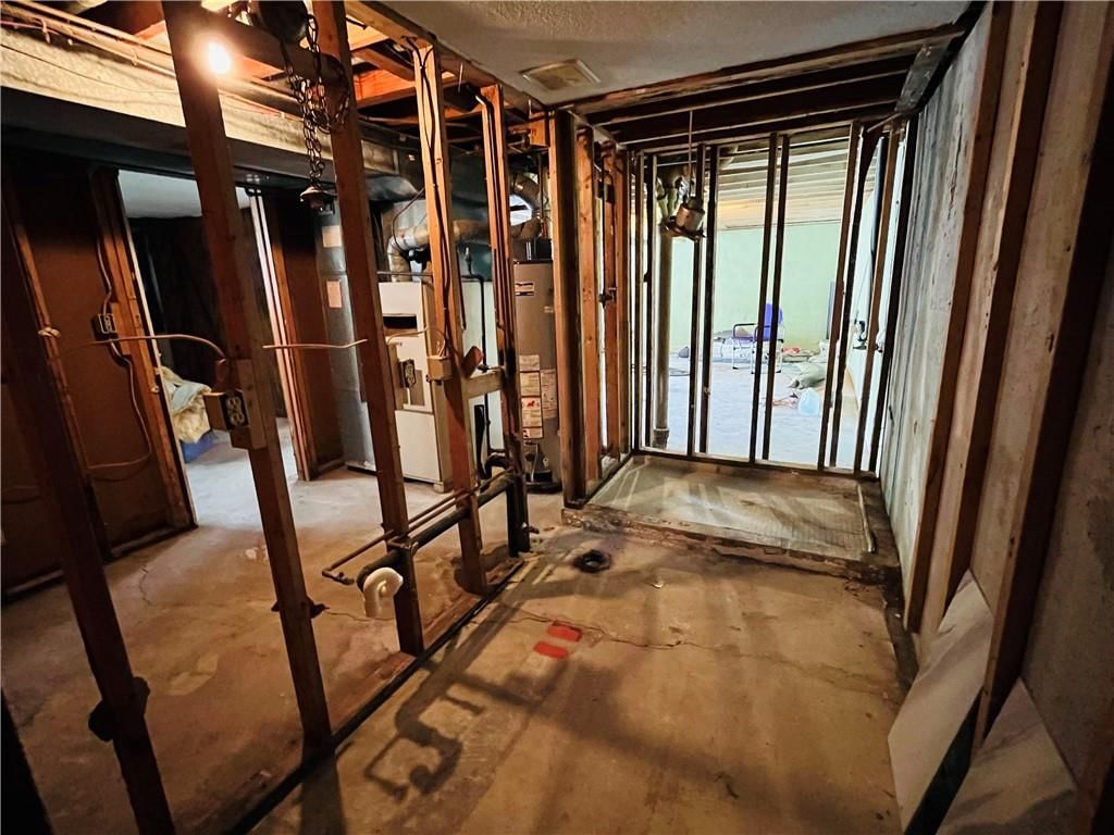 Photo 16 of 34 - 3829 Stonewall Court, Independence, MO 64055