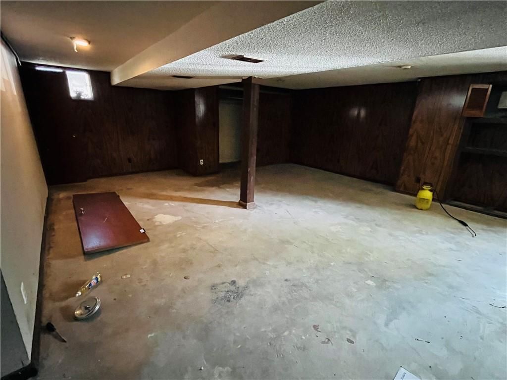 Photo 9 of 34 - 3829 Stonewall Court, Independence, MO 64055