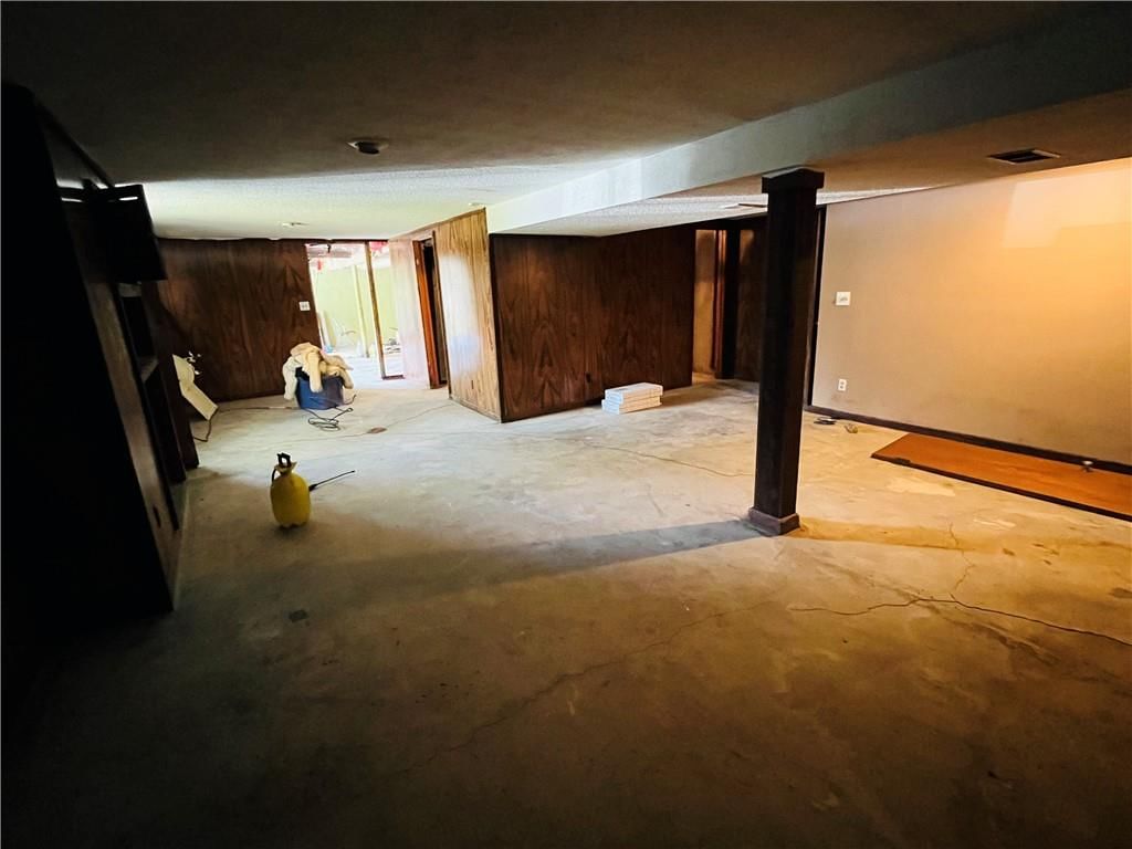 Photo 15 of 34 - 3829 Stonewall Court, Independence, MO 64055