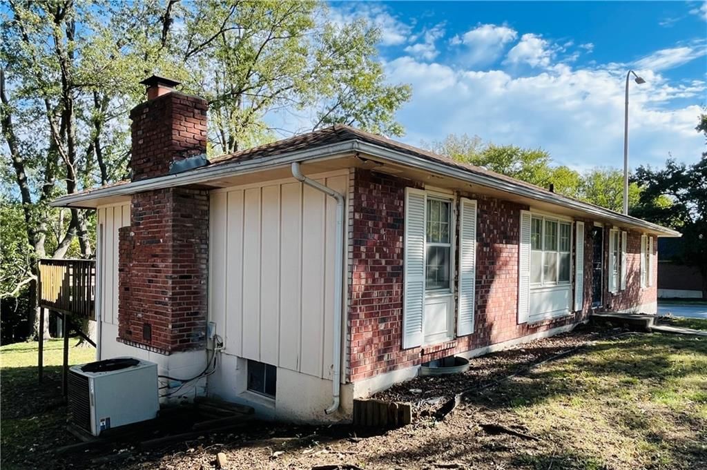 3829 Stonewall Court, Independence, MO: listing photo 3