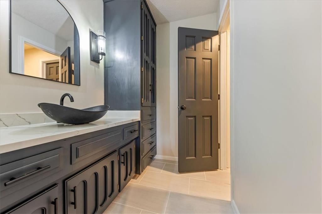 Photo 39 of 59 - 9805 E 83rd Terrace, Raytown, MO 64138